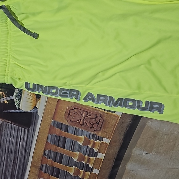 Under Armour Lime Athletic Kids Shorts New Small - Picture 2 of 5